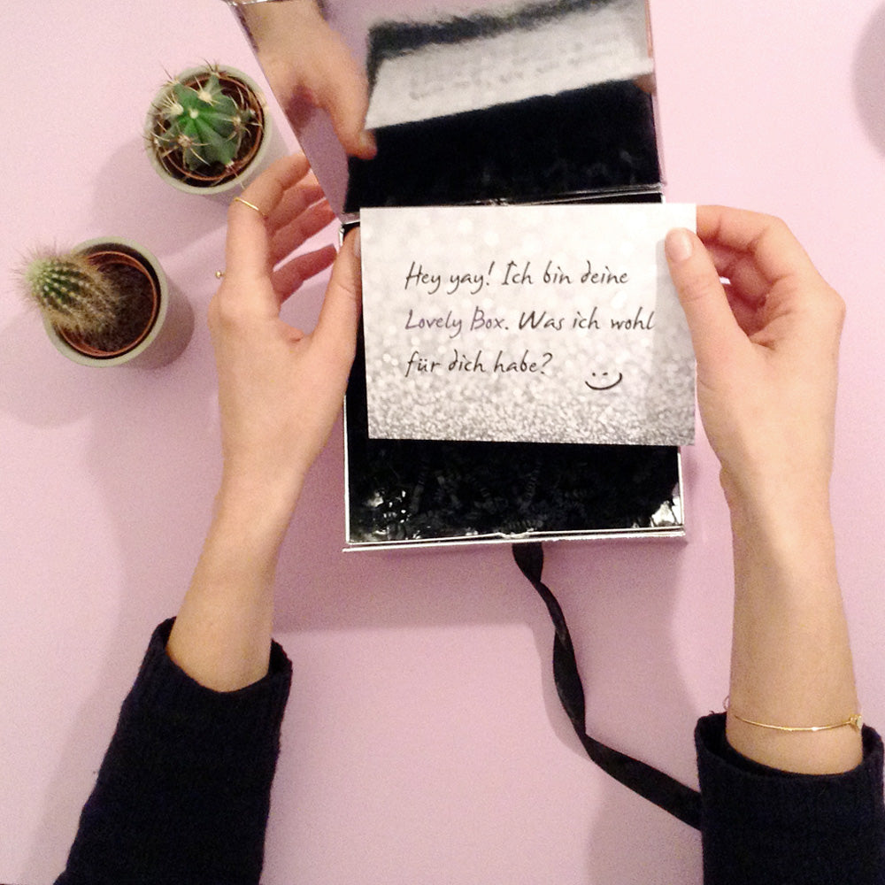Surprise Box mit Schmuck & Accessoires von Sence Copenhagen